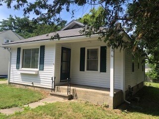 Front Exterior - 5 Golden Pl