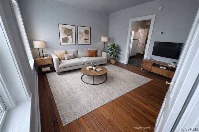 Photo - 856 Niagara St