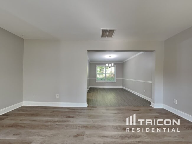 Photo - 3540 Stoney Creek Way