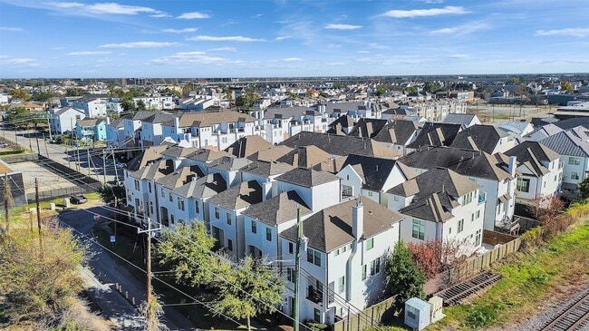 Photo - 1877 Dart St