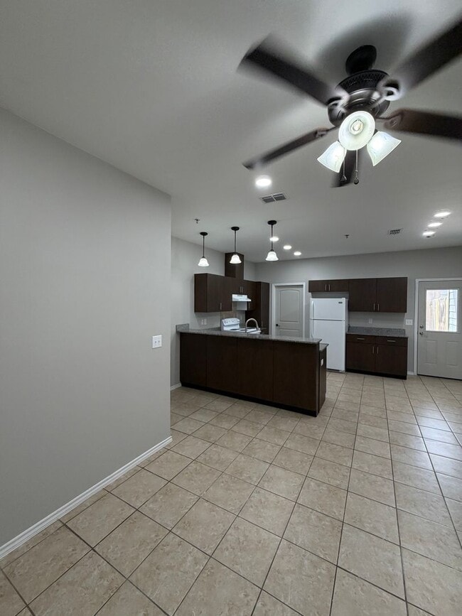 Building Photo - 305 S 25th St Unit 3