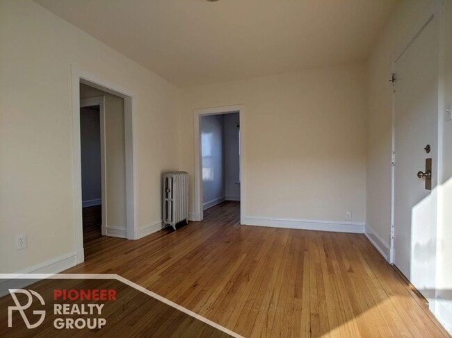 Building Photo - 2651 N Spaulding Ave Unit 3W
