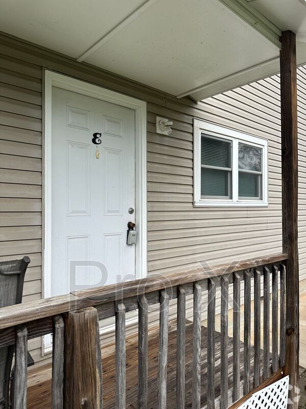 Building Photo - 1116 S Elm St Rental