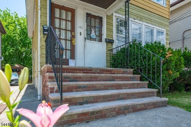 Photo - 103 Knapp Ave