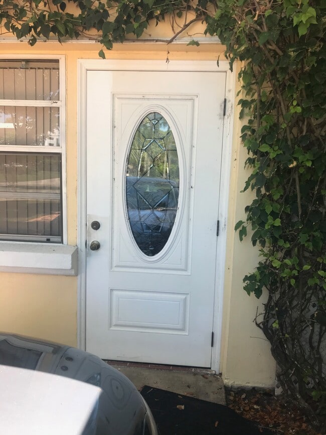 Building Photo - 630 NW 7th Ave Unit #1