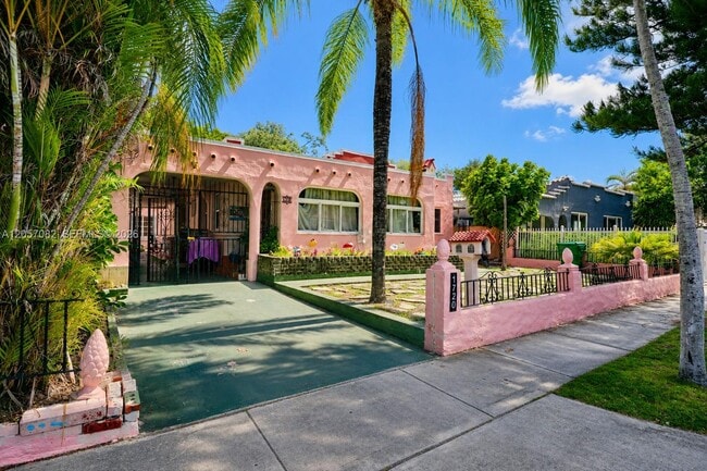 Photo - 1720 SW 11th Terrace