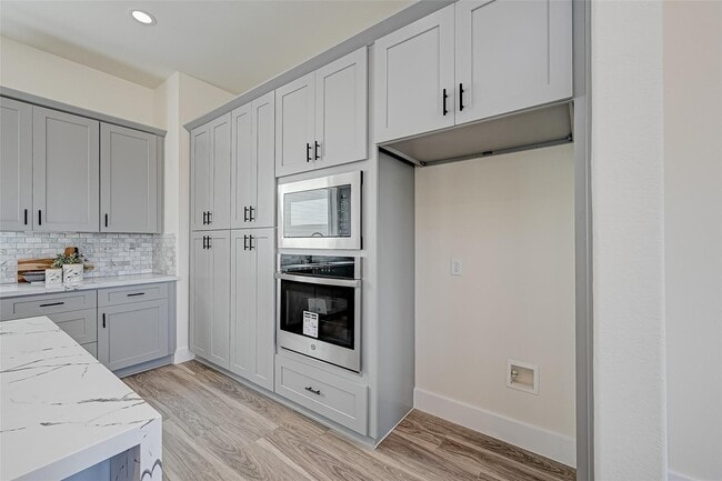 Photo - 2905 Nagle St