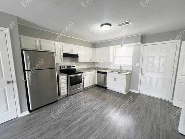 Photo - 1800 Labette Manor Dr Unit 8