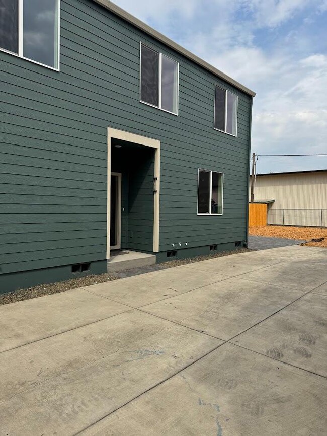 Building Photo - 263 28th Ave SE Rental