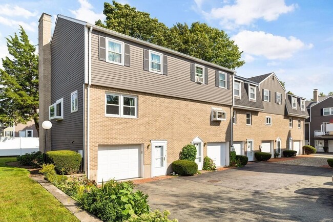 Building Photo - 13 Circuit Ln