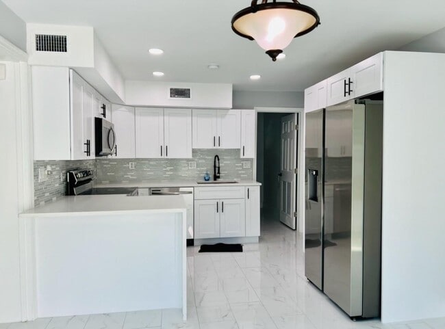 Building Photo - 314 Sunshine Dr Unit 314