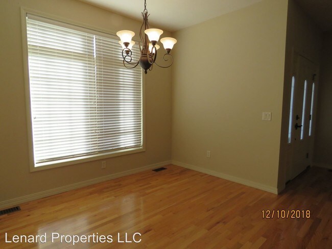 Photo - 3 br, 2 bath House - 1015 E Waterford Blvd