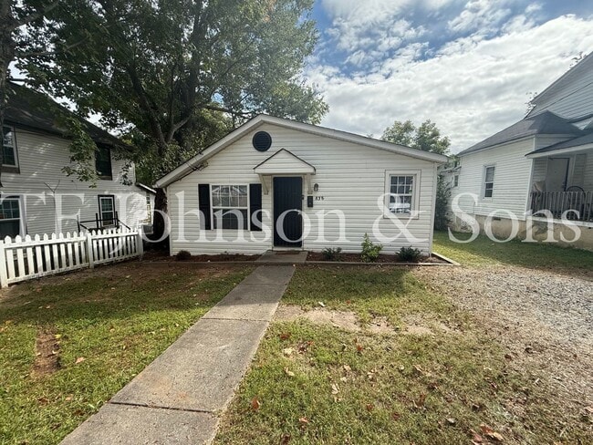 Building Photo - Charming Three Bedroom Home in Winston Sal...