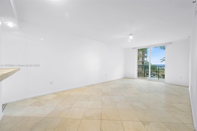 Photo - 8888 Collins Ave Condominio Unidad 311