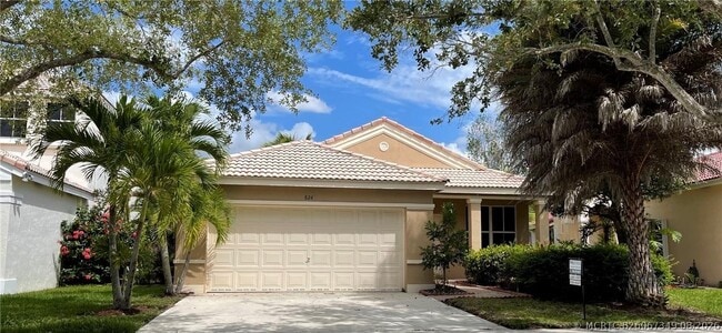 Building Photo - 824 Savannah Falls Dr