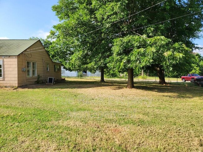 Photo - 400 N Division St