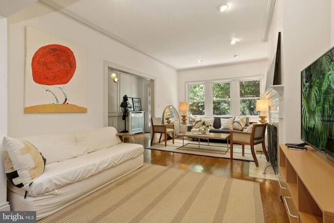 Photo - 2023 Belmont Rd NW