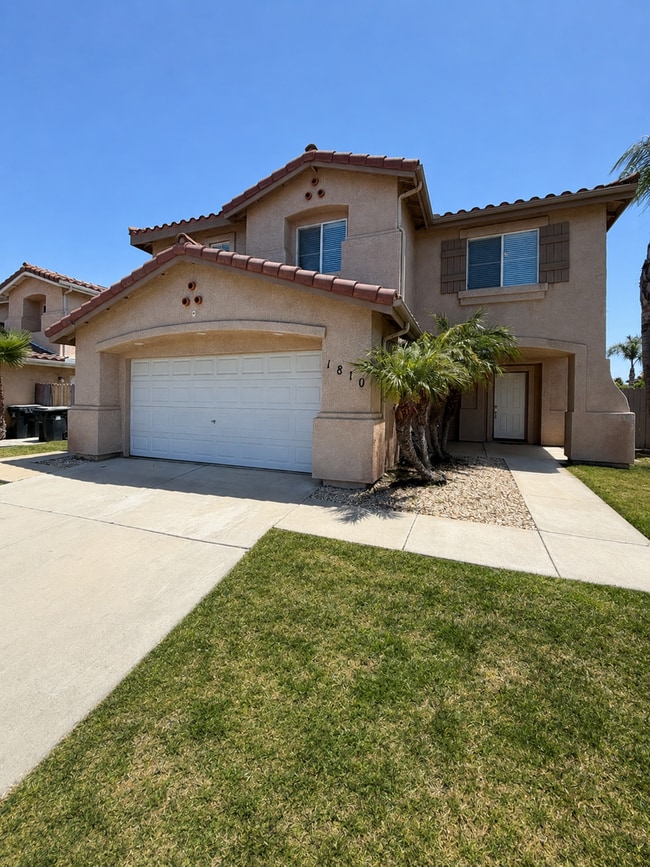 Building Photo - Newly Updated 4 Bedroom 2.5 Bathroom Home