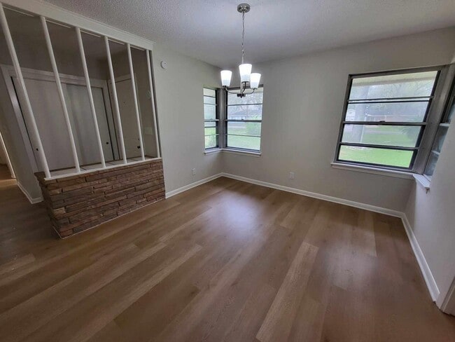 Building Photo - 706 Maple St