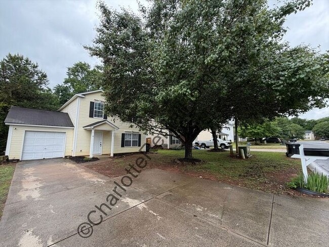 Building Photo - Updated 3 bedroom home in Concord with new kitchen & flooring!