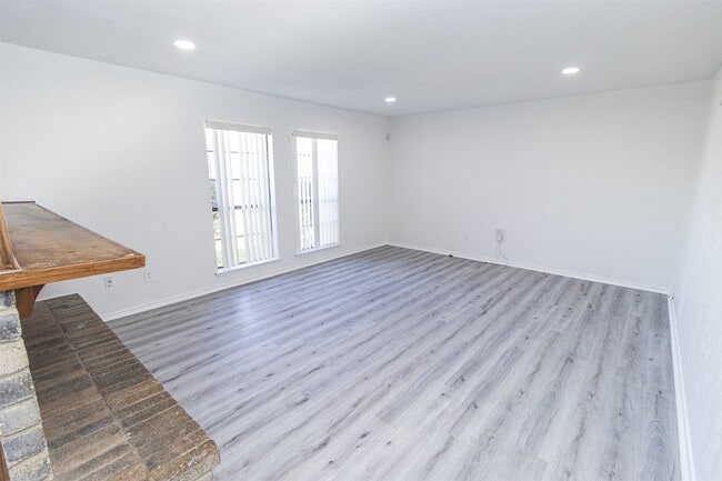 Photo - 14010 Meyersville Dr