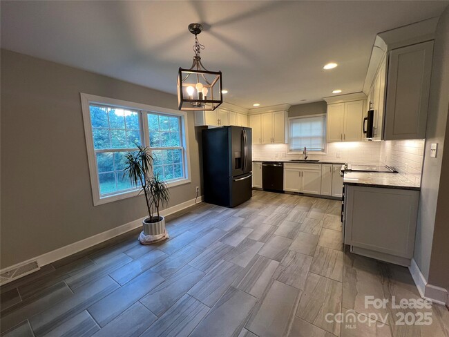 Photo - 5908 Amity Pl