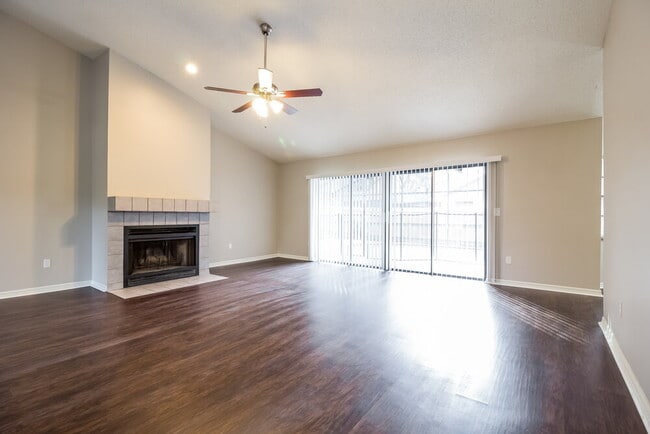 Photo - 1185 Newton Ct