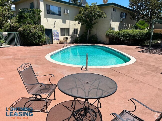 Building Photo - 5130 1/2 Yarmouth-25D Unit 25D Rental