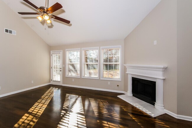 Photo - 211 Gilliam Ct