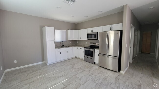 Building Photo - 1334 W Talisman St Rental