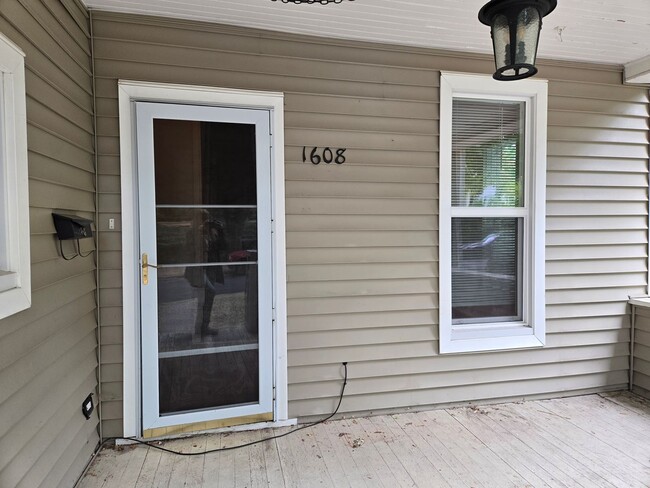 Photo - South Hill Home!! Available Now!