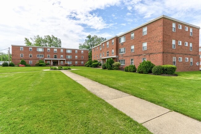 Ellacott Parkway Apartments