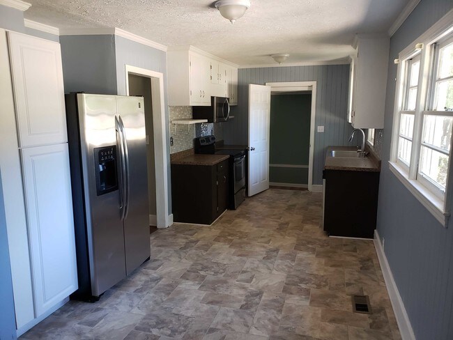 Photo - 310 Broad St