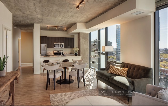 Building Photo - 1400 S Michigan Ave Rental