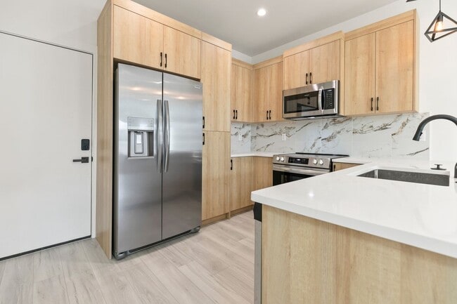 Photo - 516 E 17th St Unidad A