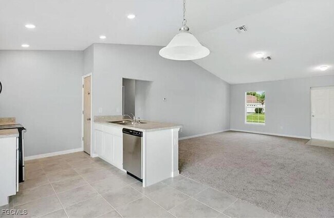 Building Photo - 4023 NE 23rd Pl