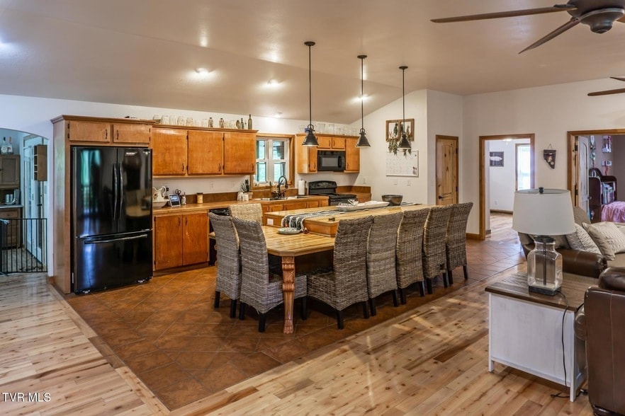 Photo - 424 Roaring Creek Rd