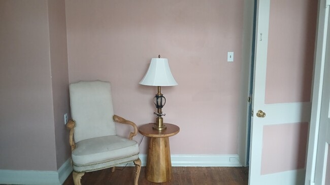 Building Photo - 221 S Madison Ave Unit apt B