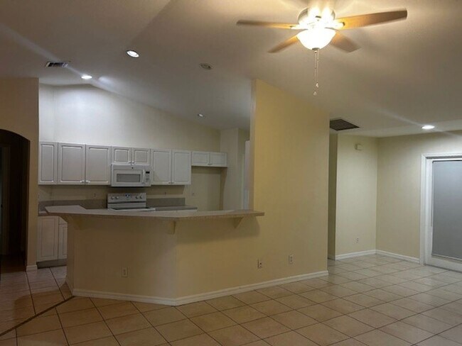 Photo - 619 SW 28th St