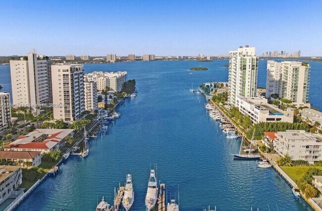 Building Photo - 7900 Harbor Island Dr Unit 802
