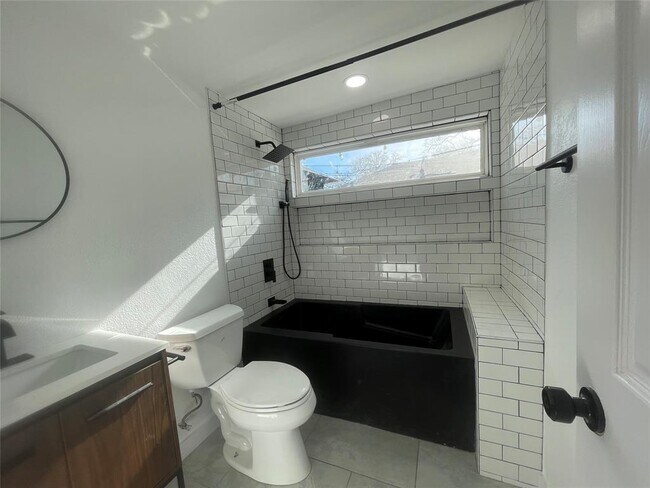 Photo - 1403 Newfield Ln