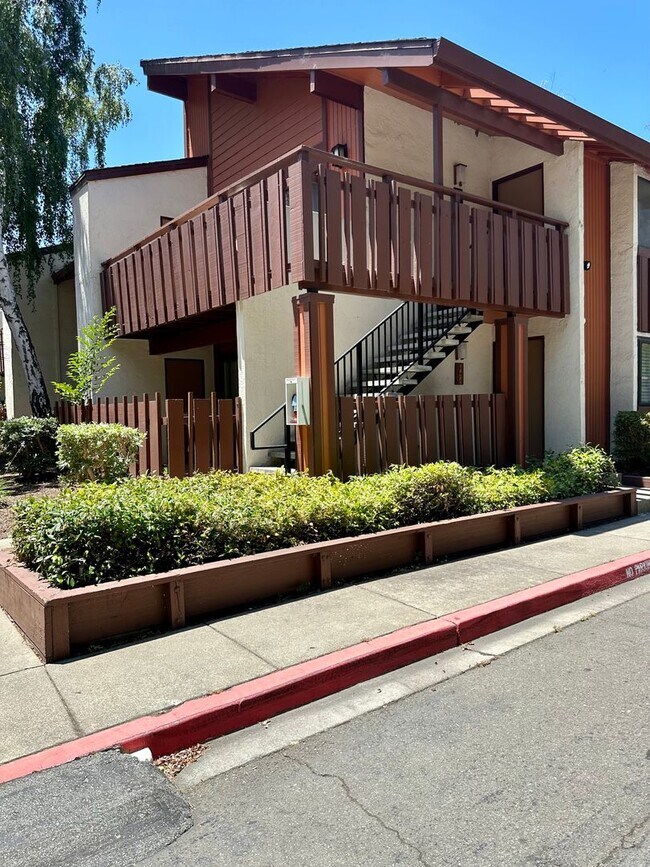 Spacious 2 Bed 2 Bathroom $2500! - Spacious 2 Bed 2 Bathroom $2500! Condo
