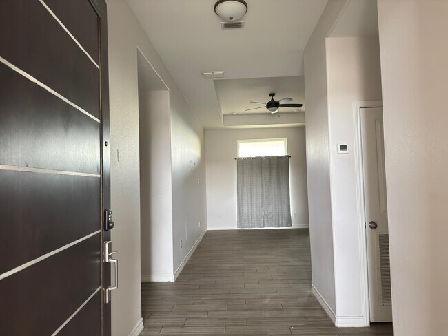 Photo - 6002 Amir Dr