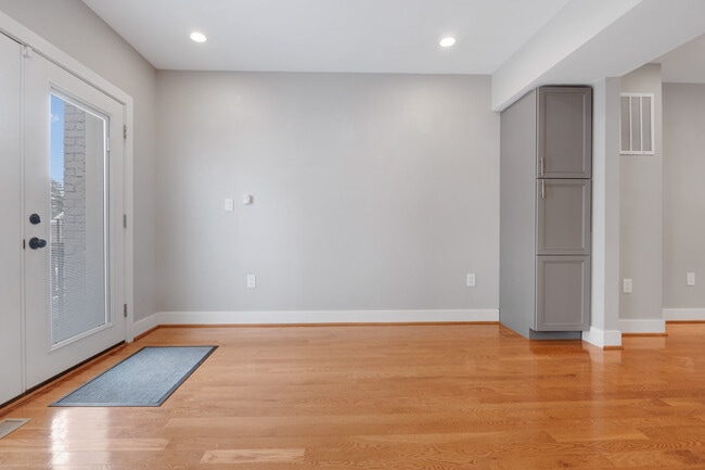Photo - 1778 Lyman Pl NE
