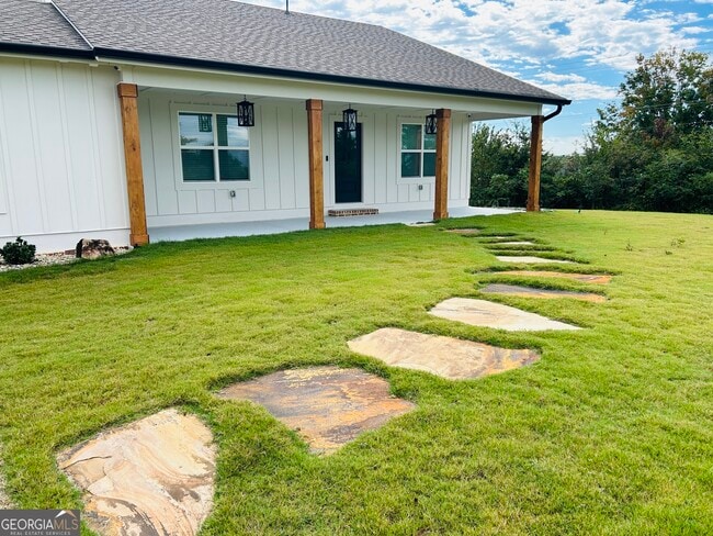 Photo - 425 Smokey Rd