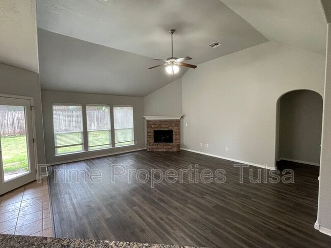 Photo - 11725 S Vine St