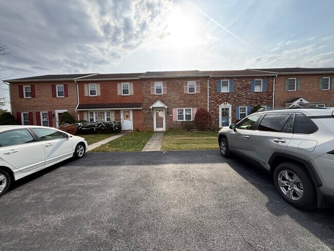 Photo - 2004 Hale Ct