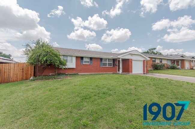 Photo - 704 SW 2nd St