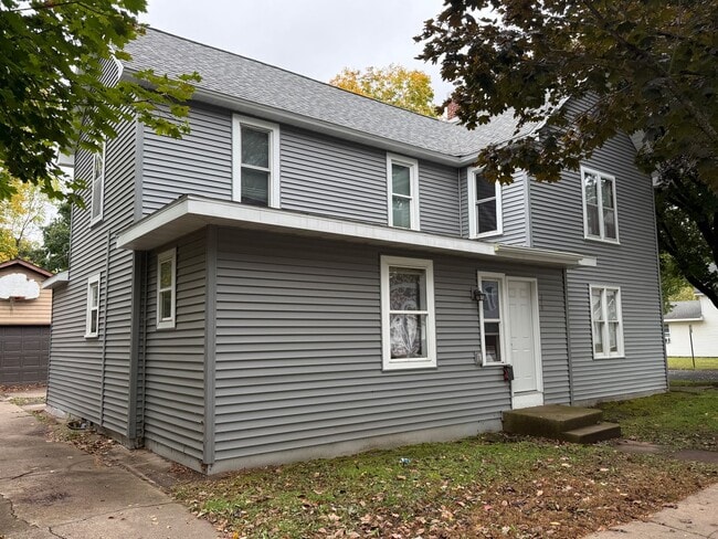 220 13th Ave W