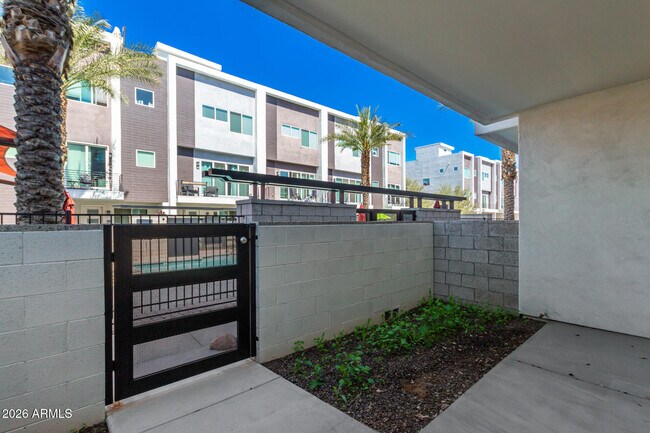 Photo - 4444 N 25th St